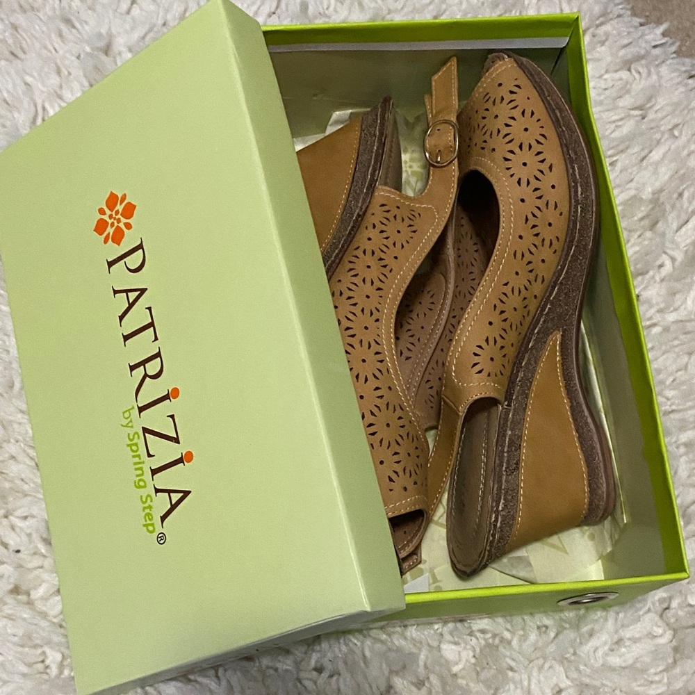 Patrizia Womens Sz 9.5 - sz 10 M Ginny Tan Cutout Wedge open toe sandals NIB ¥ - Picture 15 of 15
